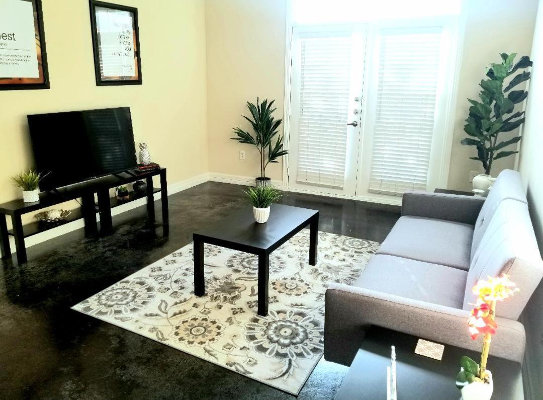 Roomy Downtown Abode Houston Exterior photo
