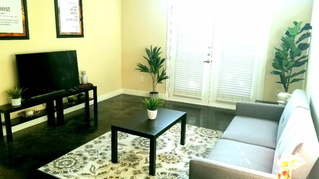 Roomy Downtown Abode Houston Exterior photo